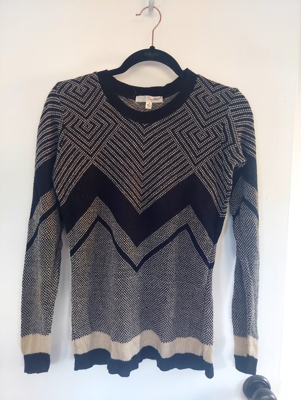 Black & White Sweater M